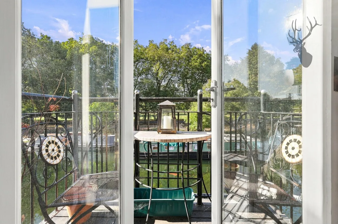 2 bed flat to rent, Old Ford Road, London, E3
