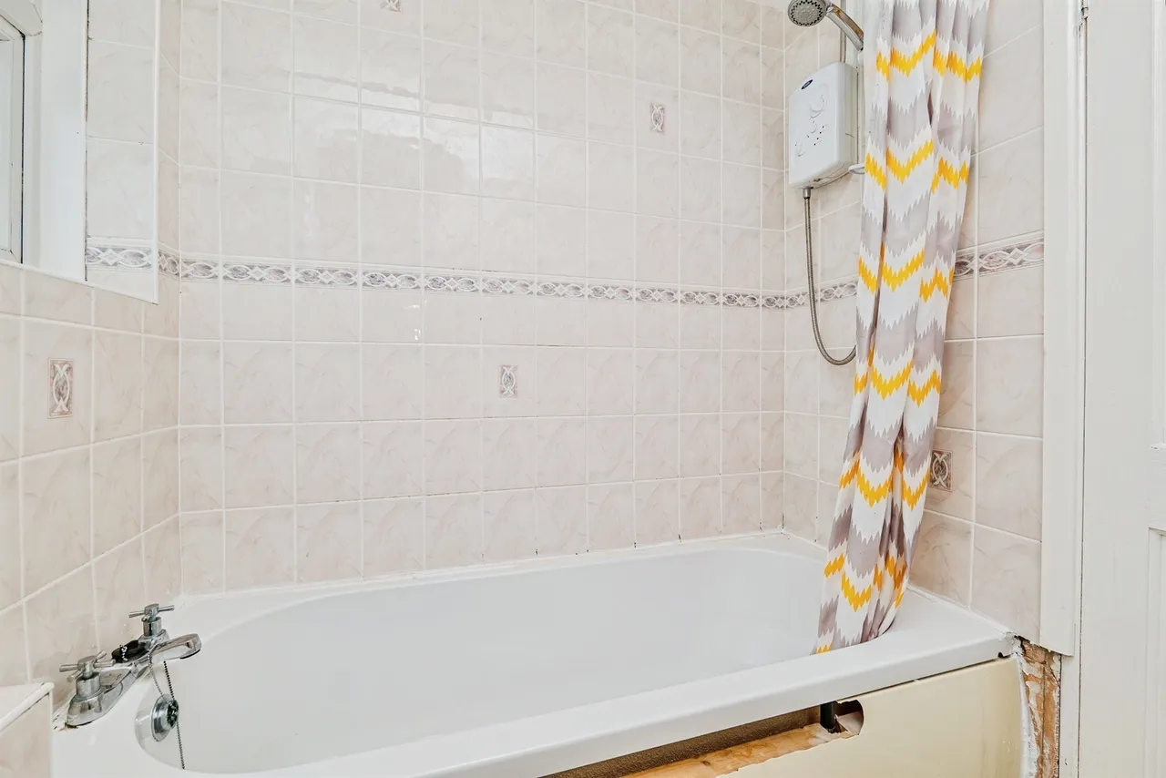 Ffordd Yr Afon Bridgend, CF31, photo 17