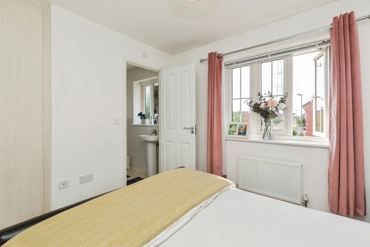 Merton Close, Aylesbury, HP18, photo 13