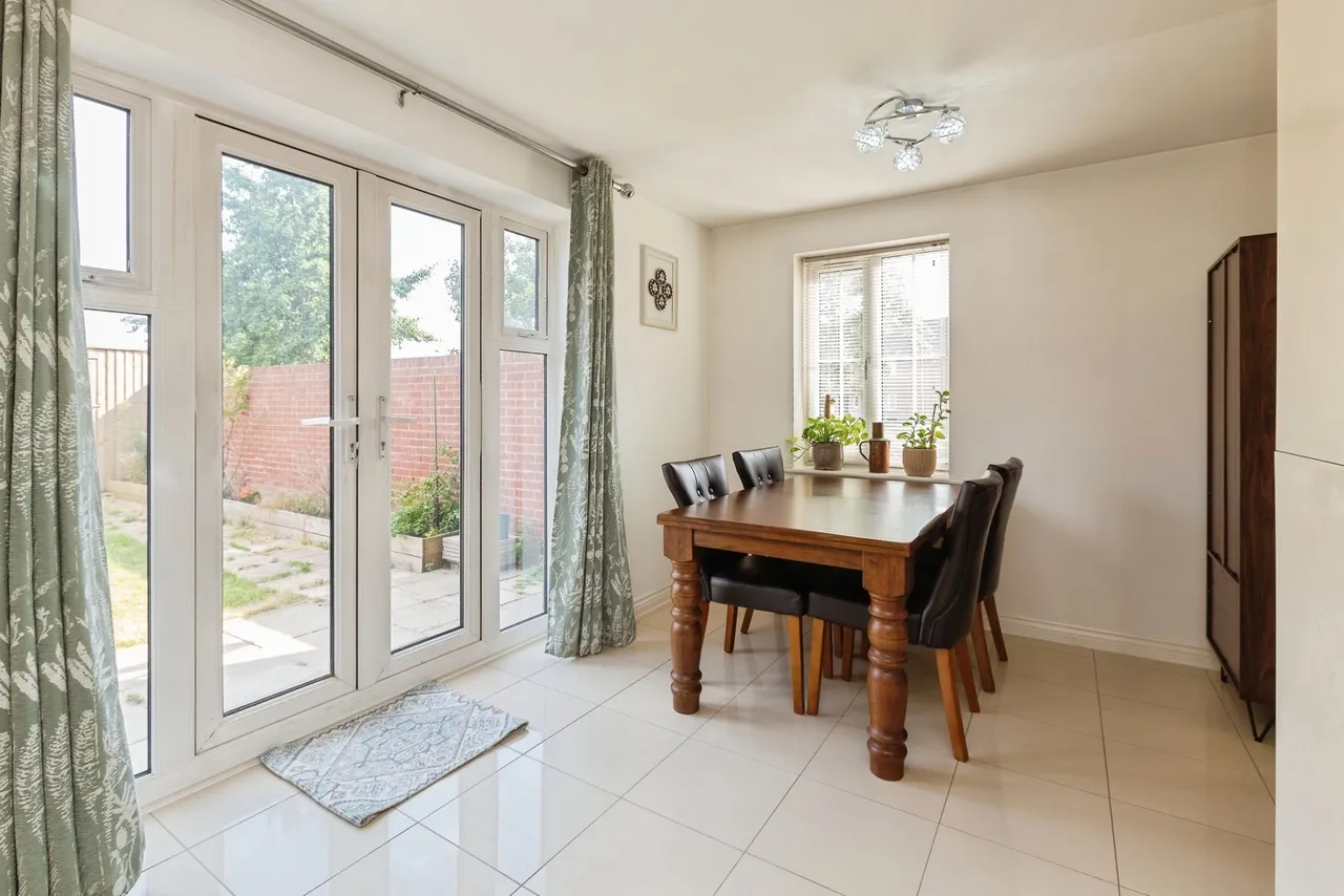 Merton Close, Aylesbury, HP18, photo 9