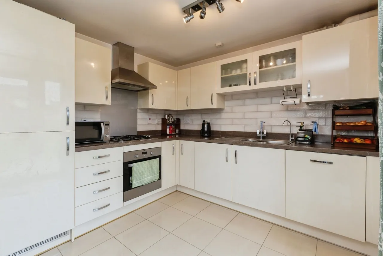 Merton Close, Aylesbury, HP18, photo 10