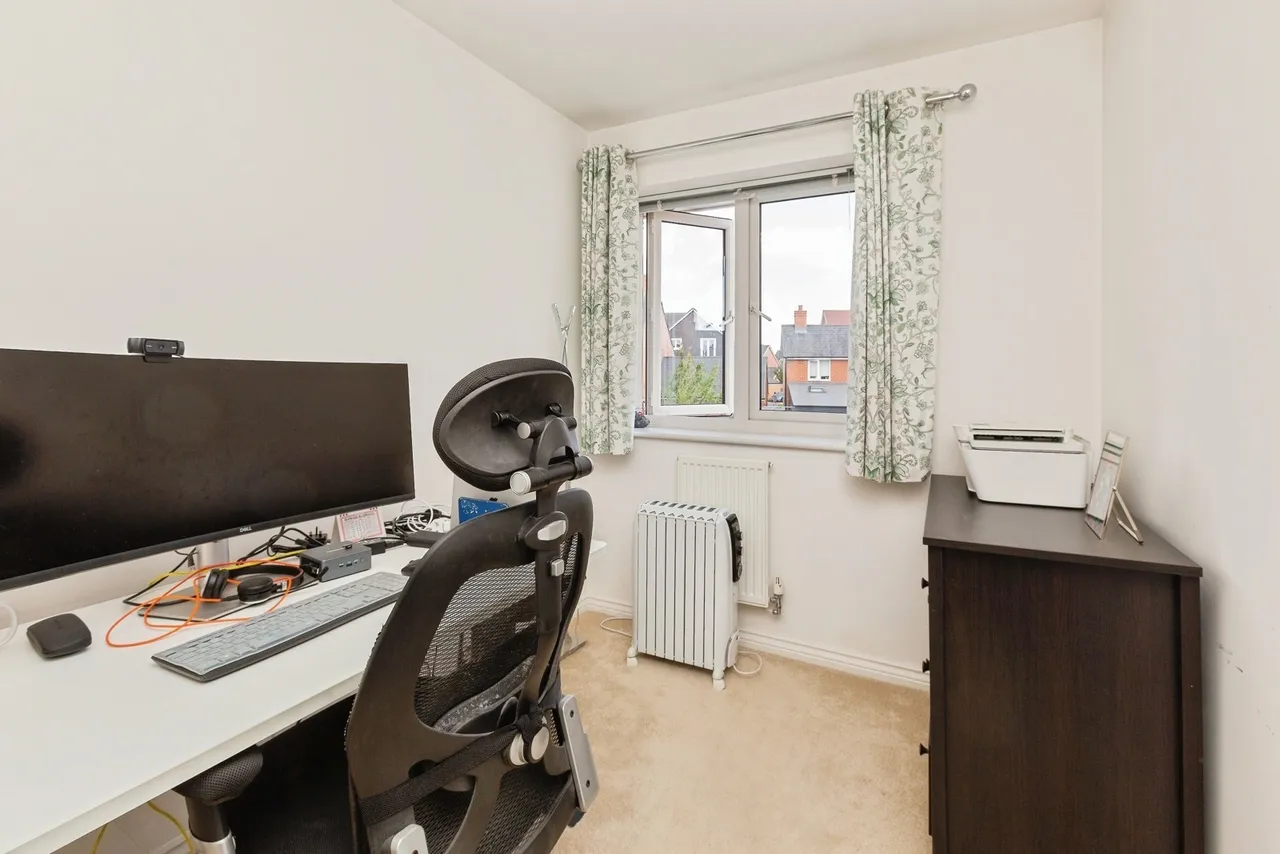 Merton Close, Aylesbury, HP18, photo 6