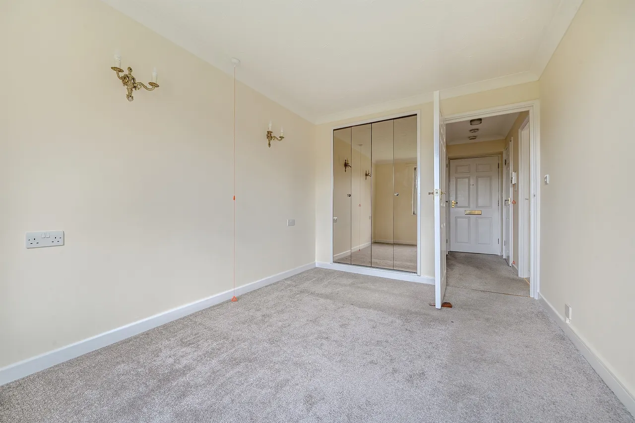 Village Road, Enfield, EN1, photo 6