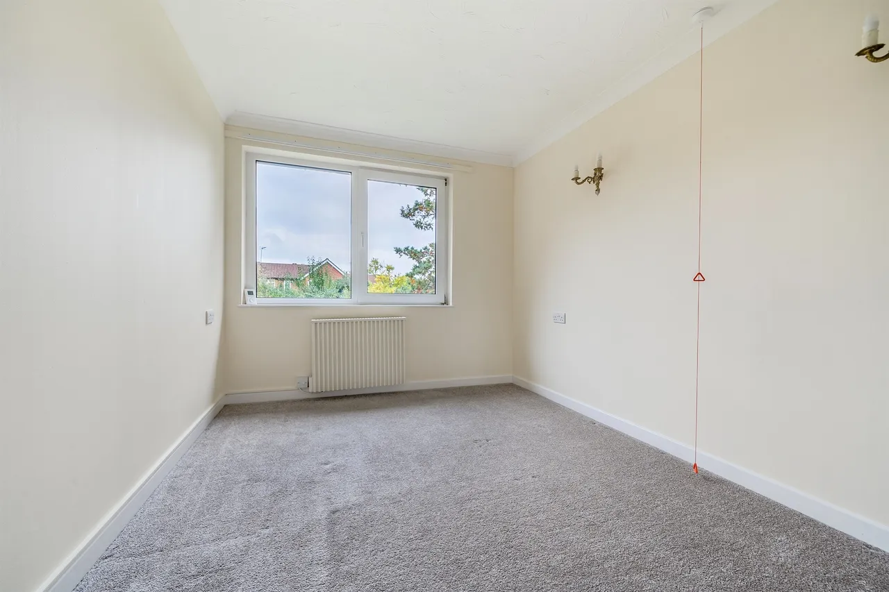 Village Road, Enfield, EN1, photo 5