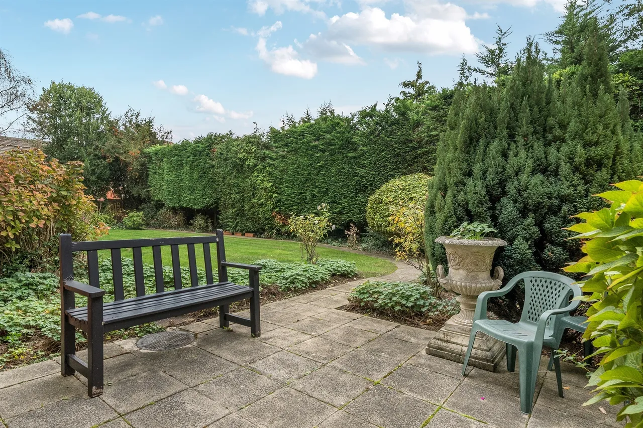Village Road, Enfield, EN1, photo 8