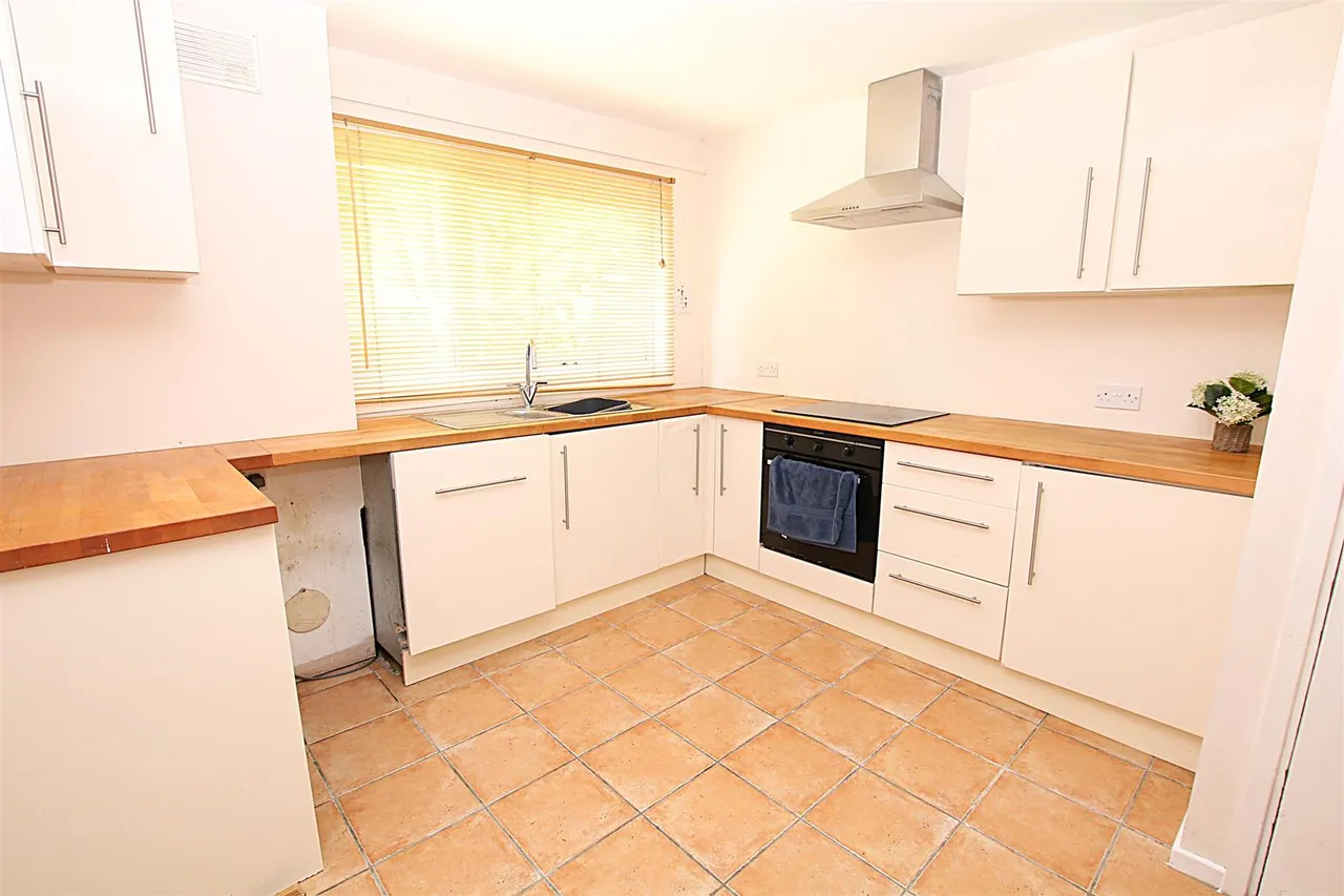 Alder Court, Thorplands, photo 3