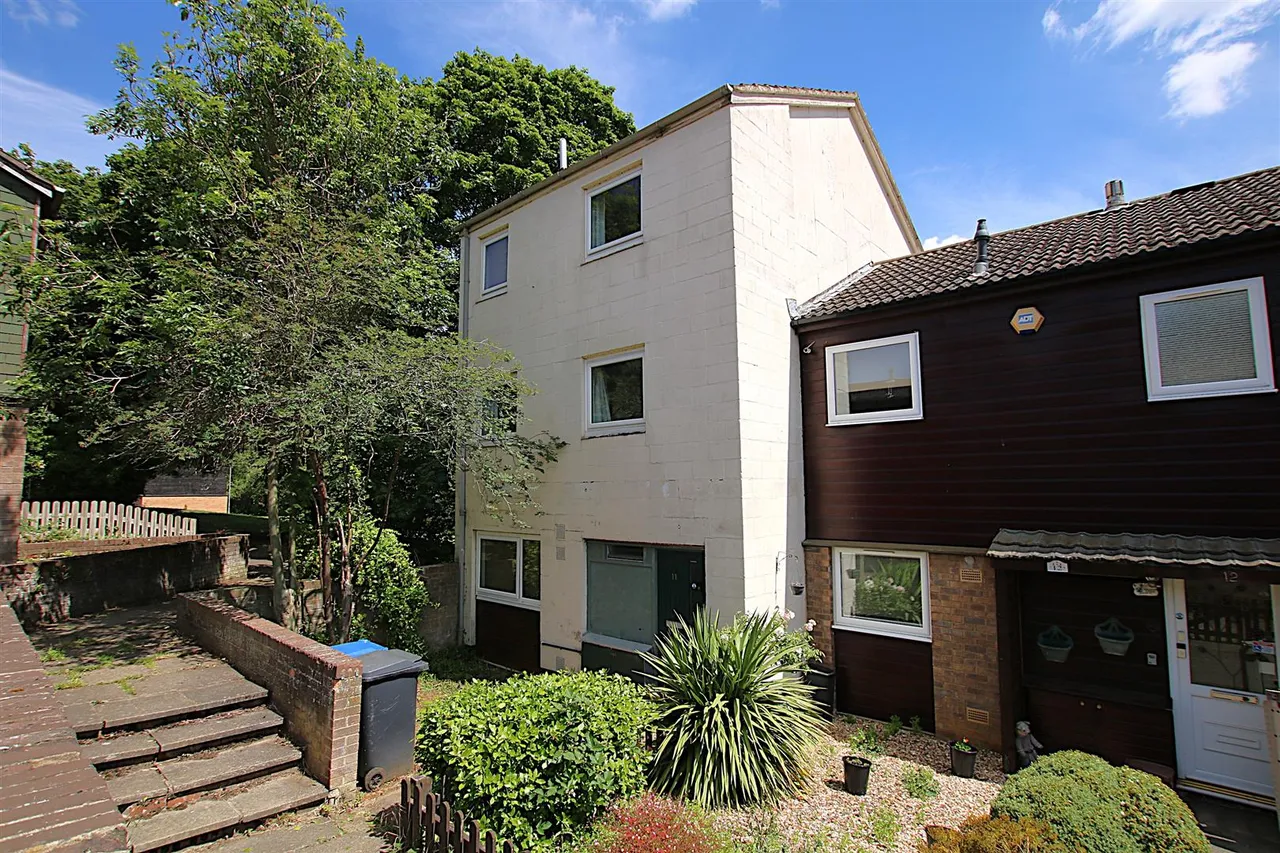 6 bed house for sale — Alder Court, Thorplands