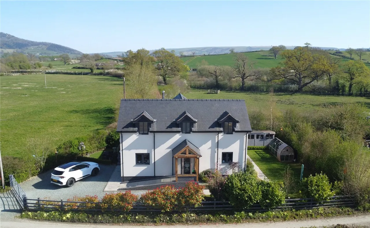 2 bed house for sale, Pool Quay, Welshpool