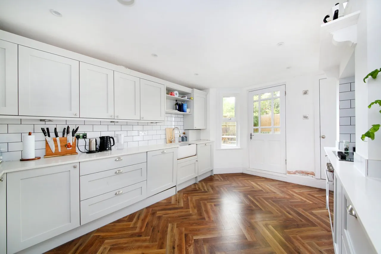 4 bed house to rent, Fairmount Road, London, SW2