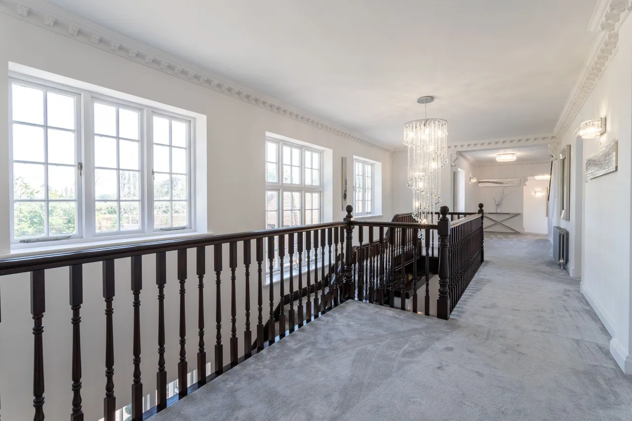 High Barn Church Lane, Finchampstead, Wokingham, RG40 4LR, photo 17