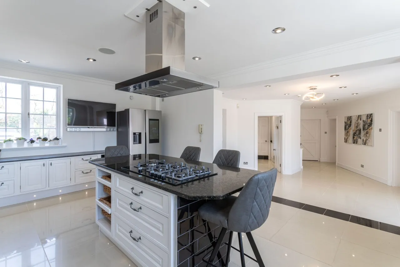 High Barn Church Lane, Finchampstead, Wokingham, RG40 4LR, photo 5