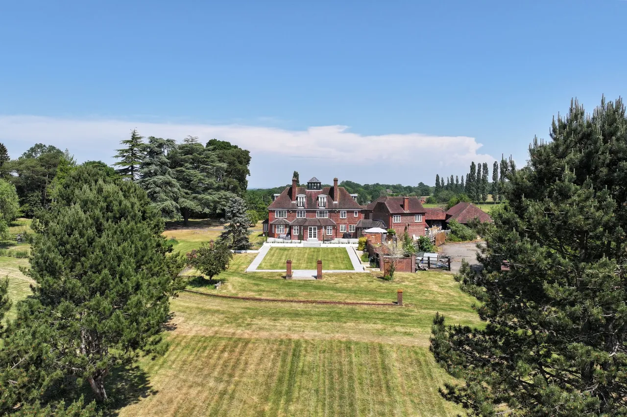 High Barn Church Lane, Finchampstead, Wokingham, RG40 4LR, photo 39