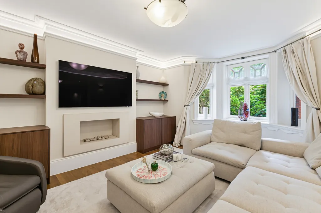 4 bed flat to rent, Abingdon Villas, London, W8