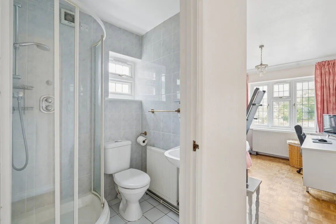 Davenham Avenue, Northwood, HA6, photo 6