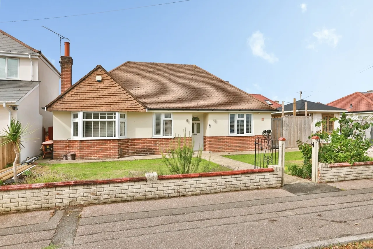 3 bed house for sale, Romney Road, Northbourne, BH10