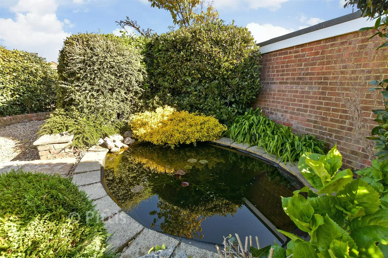 St. Faith's Road, Cowes, PO31, photo 5