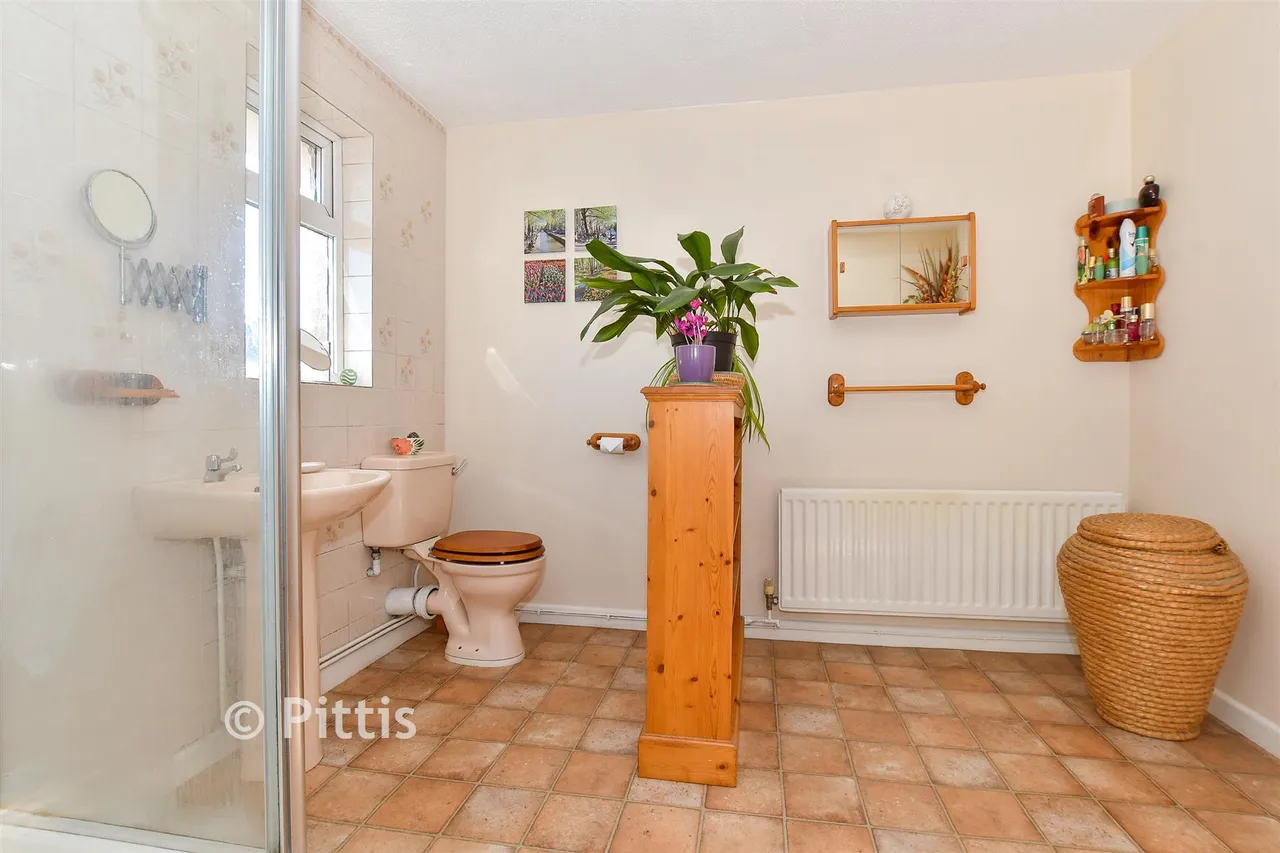 St. Faith's Road, Cowes, PO31, photo 16