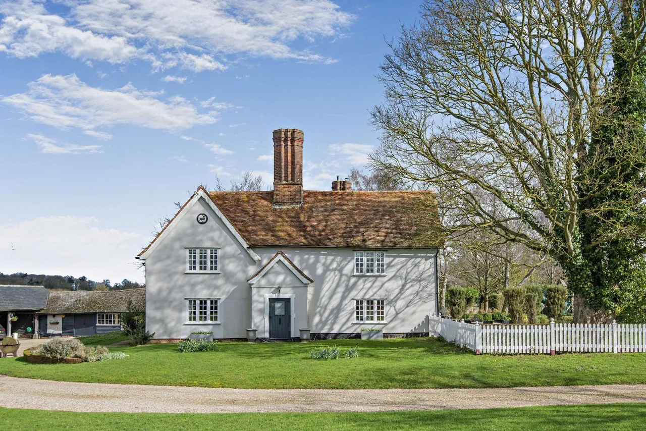 5 bed house for sale — Grange Green, Tilty, Dunmow, Essex, CM6 2EQ