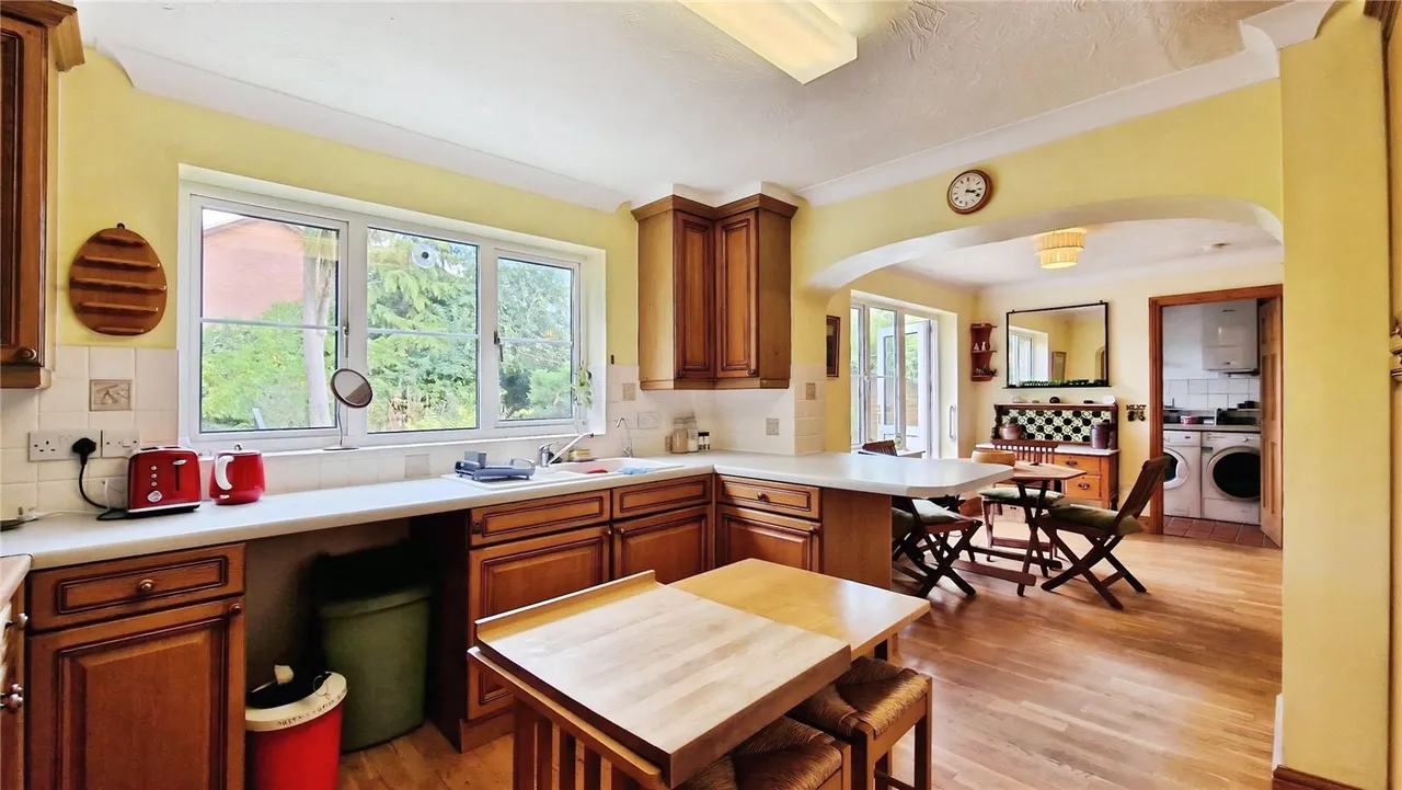 Roughgrove Copse, Binfield, Bracknell, Berkshire, RG42 4EZ, photo 4