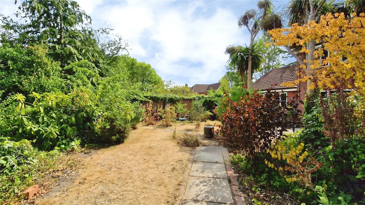 Roughgrove Copse, Binfield, Bracknell, Berkshire, RG42 4EZ, photo 12