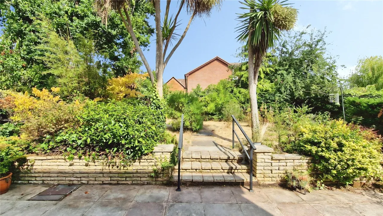 Roughgrove Copse, Binfield, Bracknell, Berkshire, RG42 4EZ, photo 2