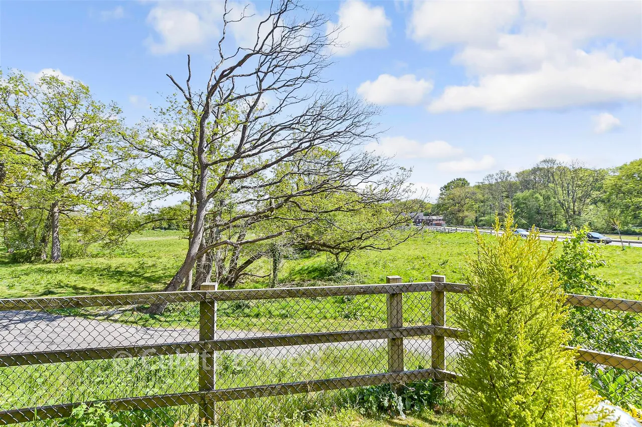 Cornwell Avenue, Forge Wood, RH10, photo 14