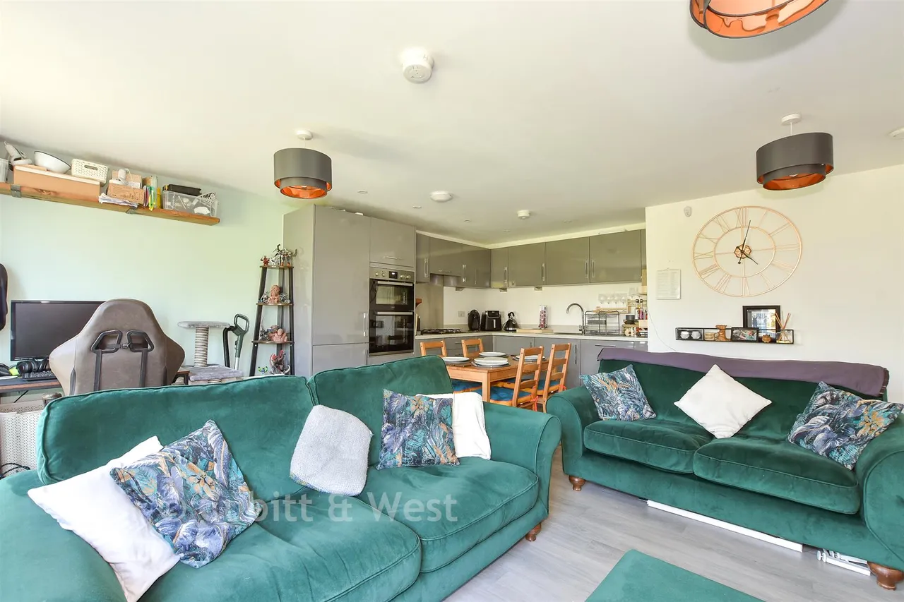 Cornwell Avenue, Forge Wood, RH10, photo 4