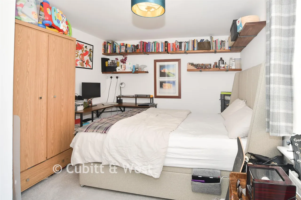 Cornwell Avenue, Forge Wood, RH10, photo 8
