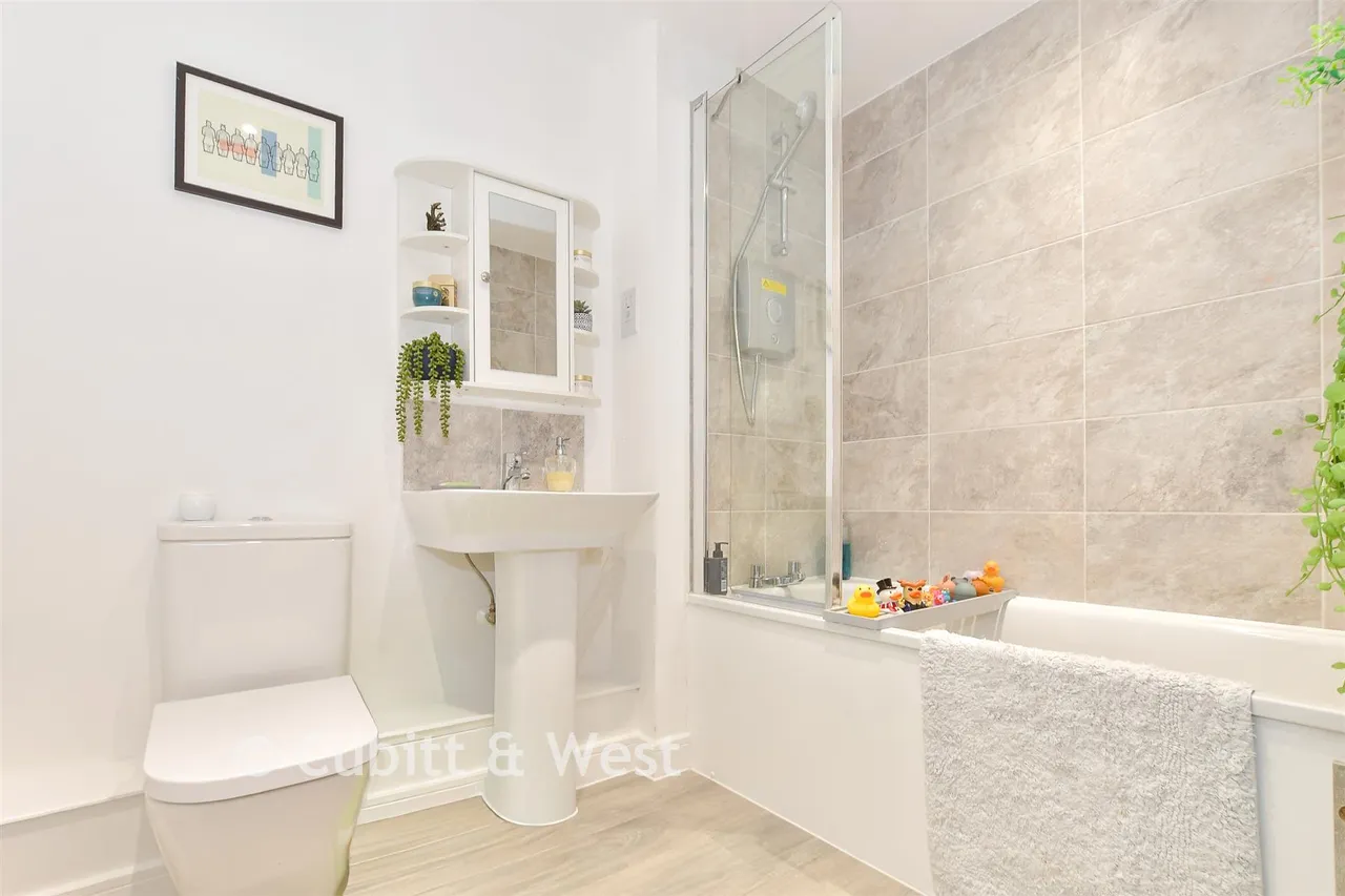 Cornwell Avenue, Forge Wood, RH10, photo 13