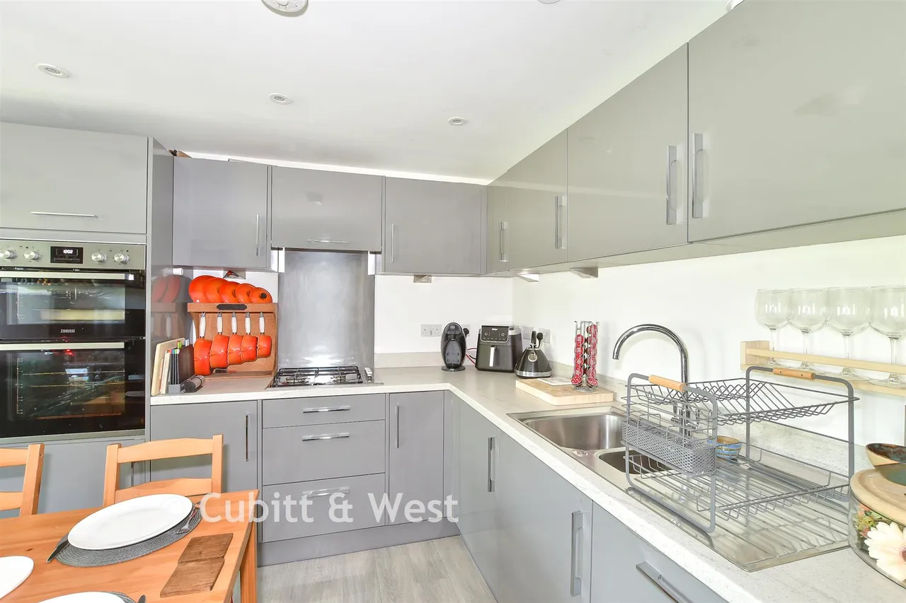 Cornwell Avenue, Forge Wood, RH10, photo 6