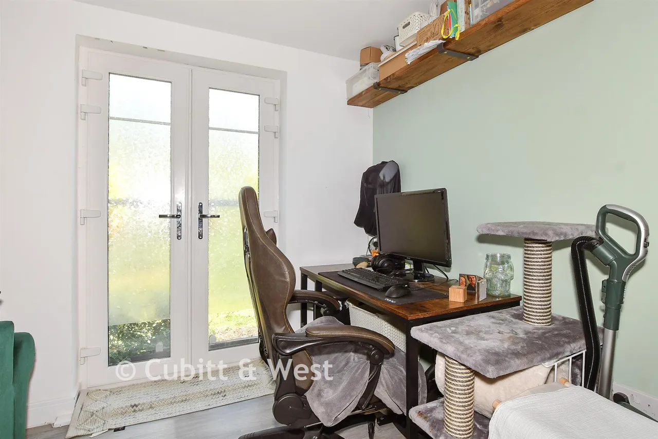 Cornwell Avenue, Forge Wood, RH10, photo 7