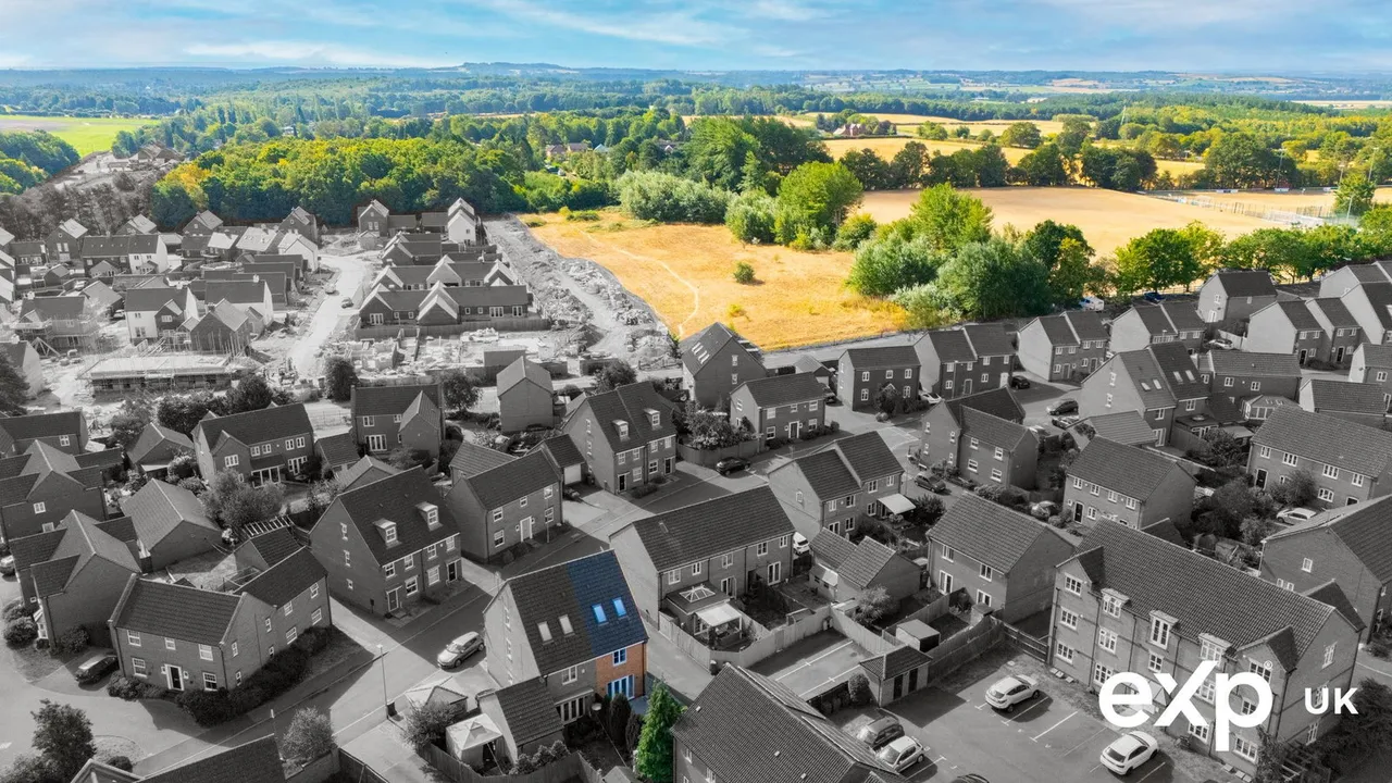 Swallow Crescent, Ravenshead, photo 3