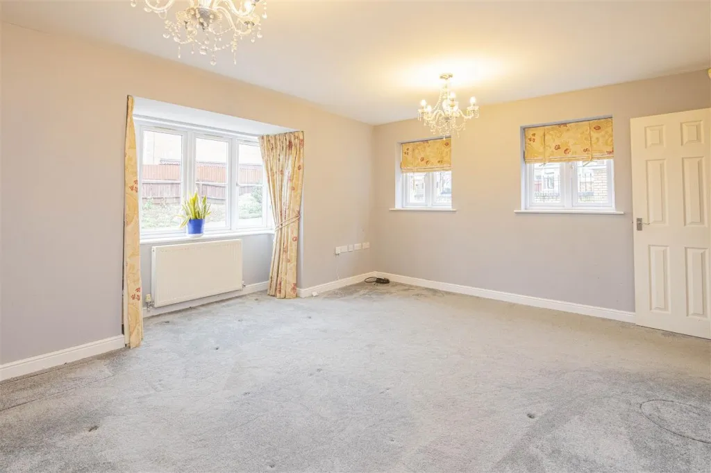 Ripon Court, Corby, photo 6