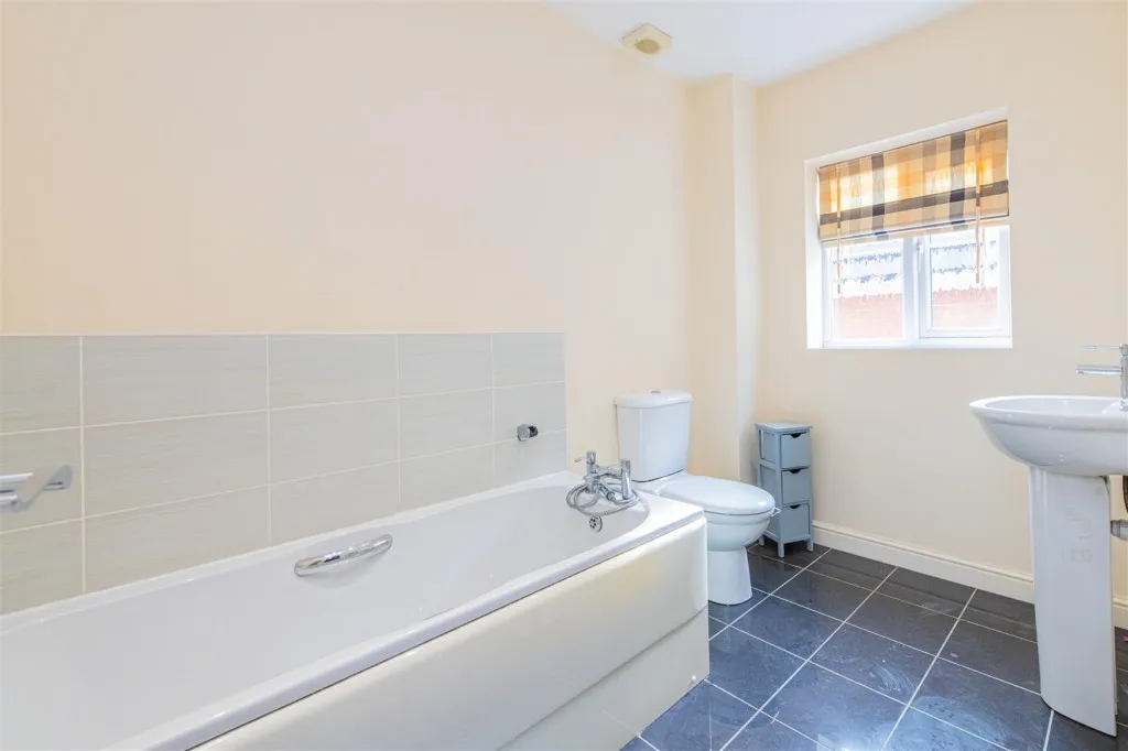 Ripon Court, Corby, photo 17