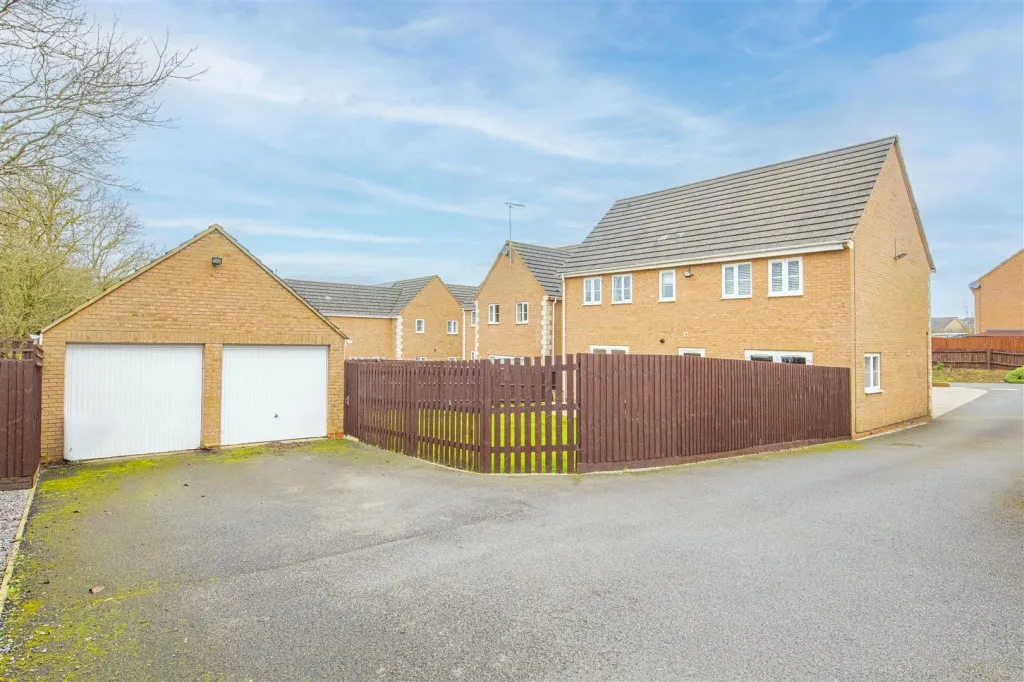 Ripon Court, Corby, photo 20