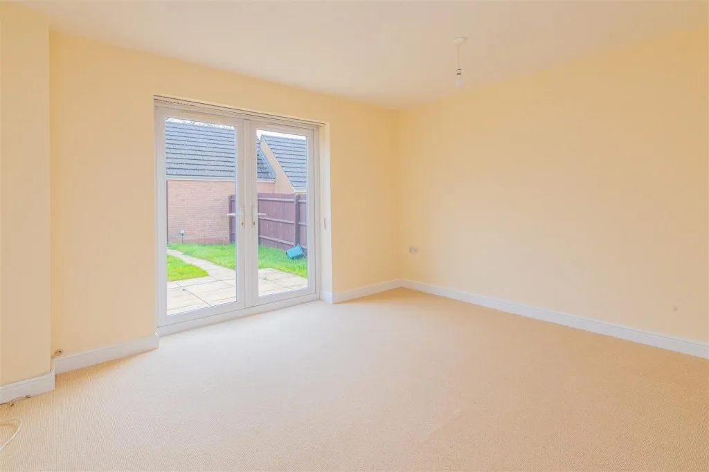 Ripon Court, Corby, photo 7