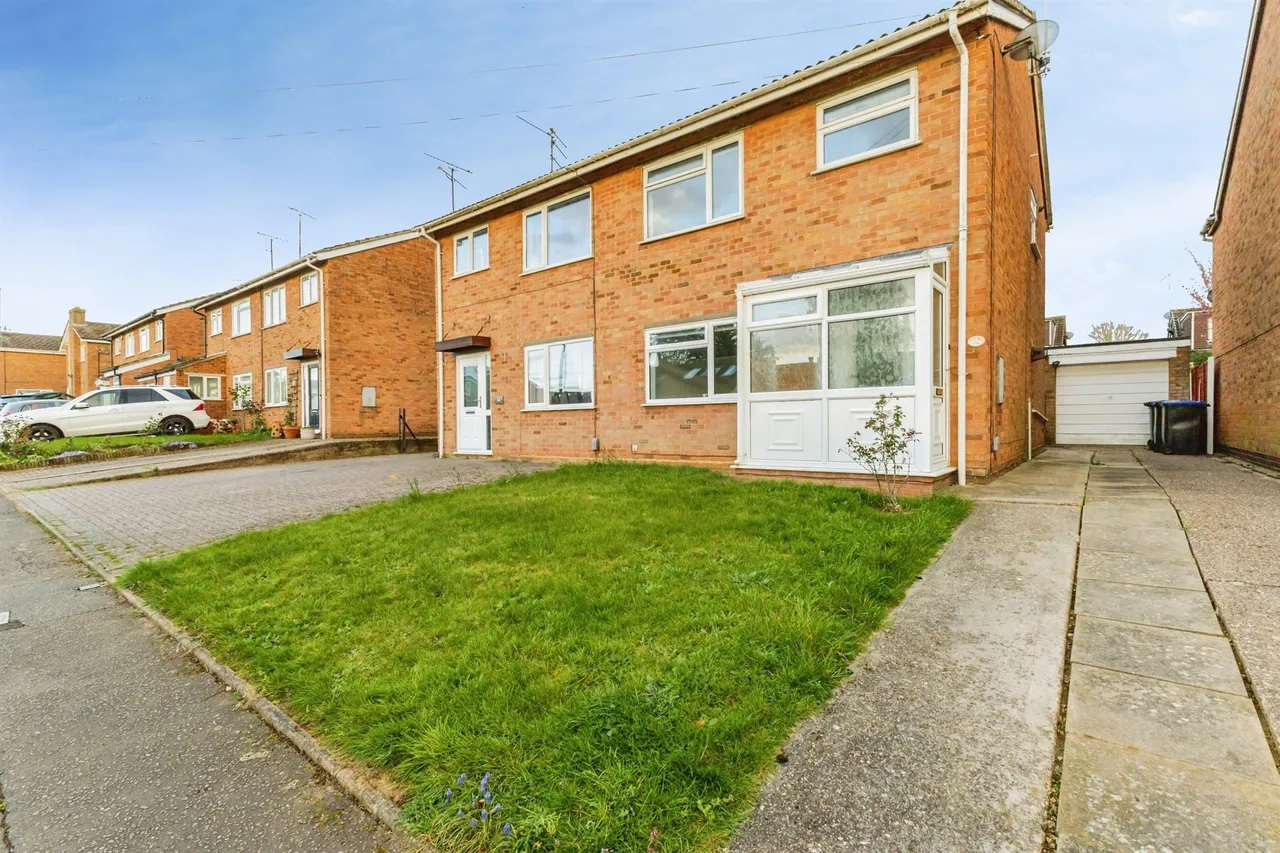 3 bed house for sale — Sherwood Avenue, Northampton