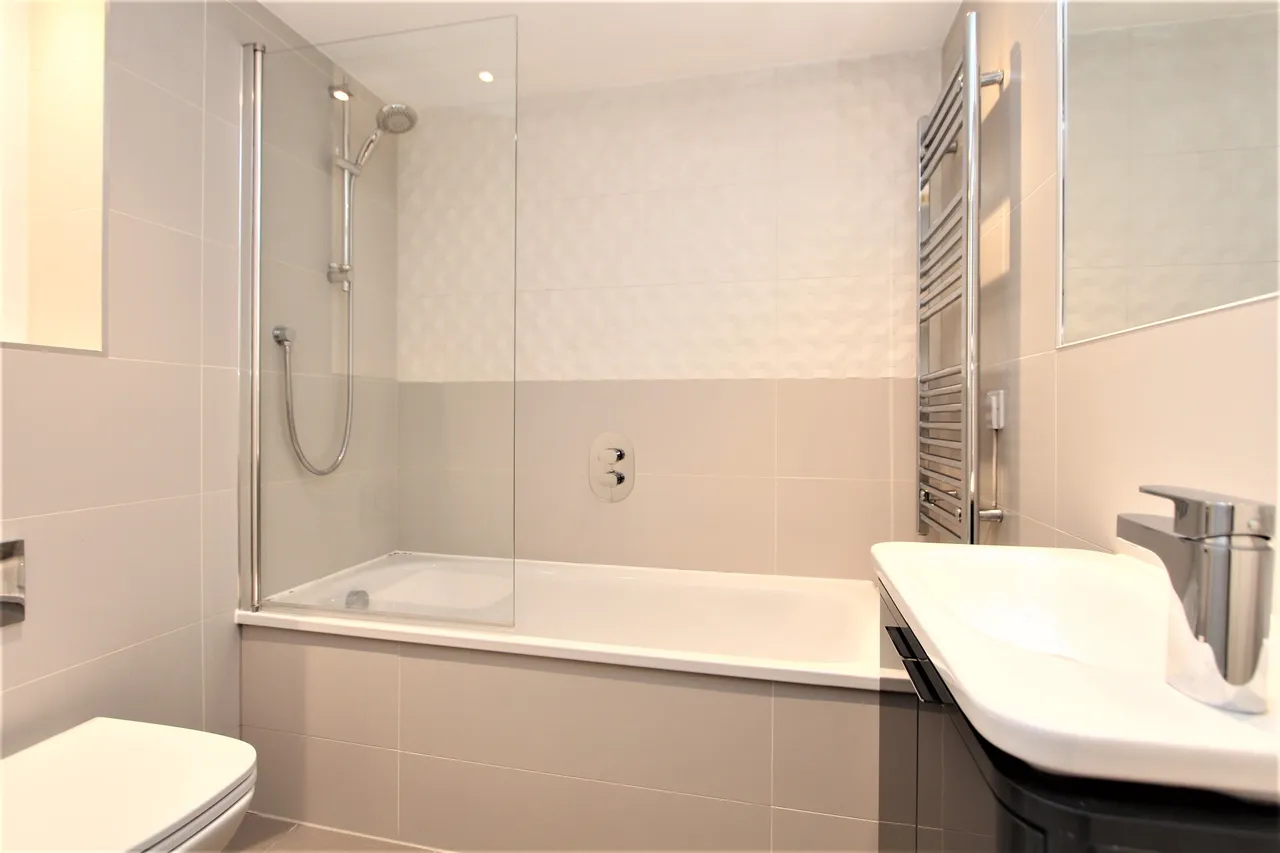 Station Road, HA8, photo 6