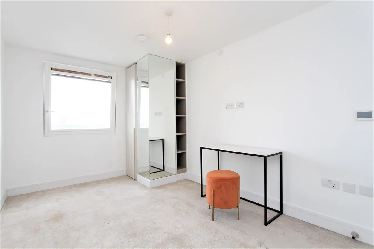 Station Road, HA8, photo 4