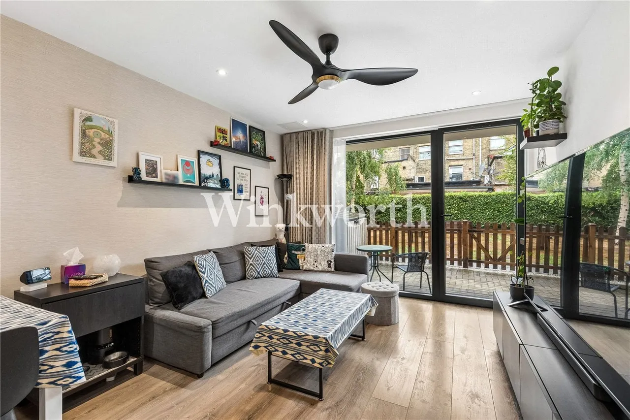 2 bed flat for sale, Canning Crescent, Wood Green, N22