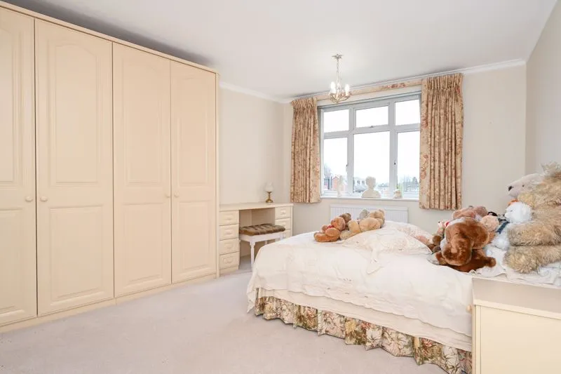 Station Avenue, Walton-On-Thames KT12 1NG, photo 6