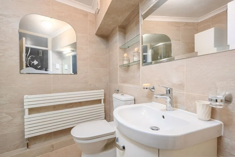 Station Avenue, Walton-On-Thames KT12 1NG, photo 8