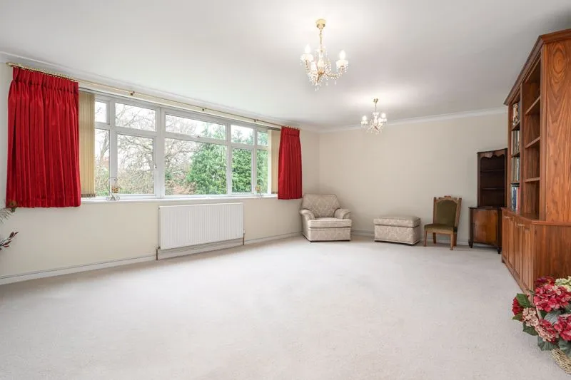 Station Avenue, Walton-On-Thames KT12 1NG, photo 3