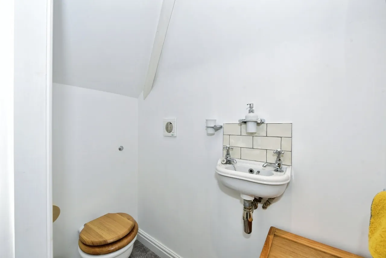 Cross Lane, Sheffield, S10, photo 16