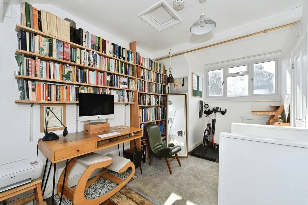 Cross Lane, Sheffield, S10, photo 14