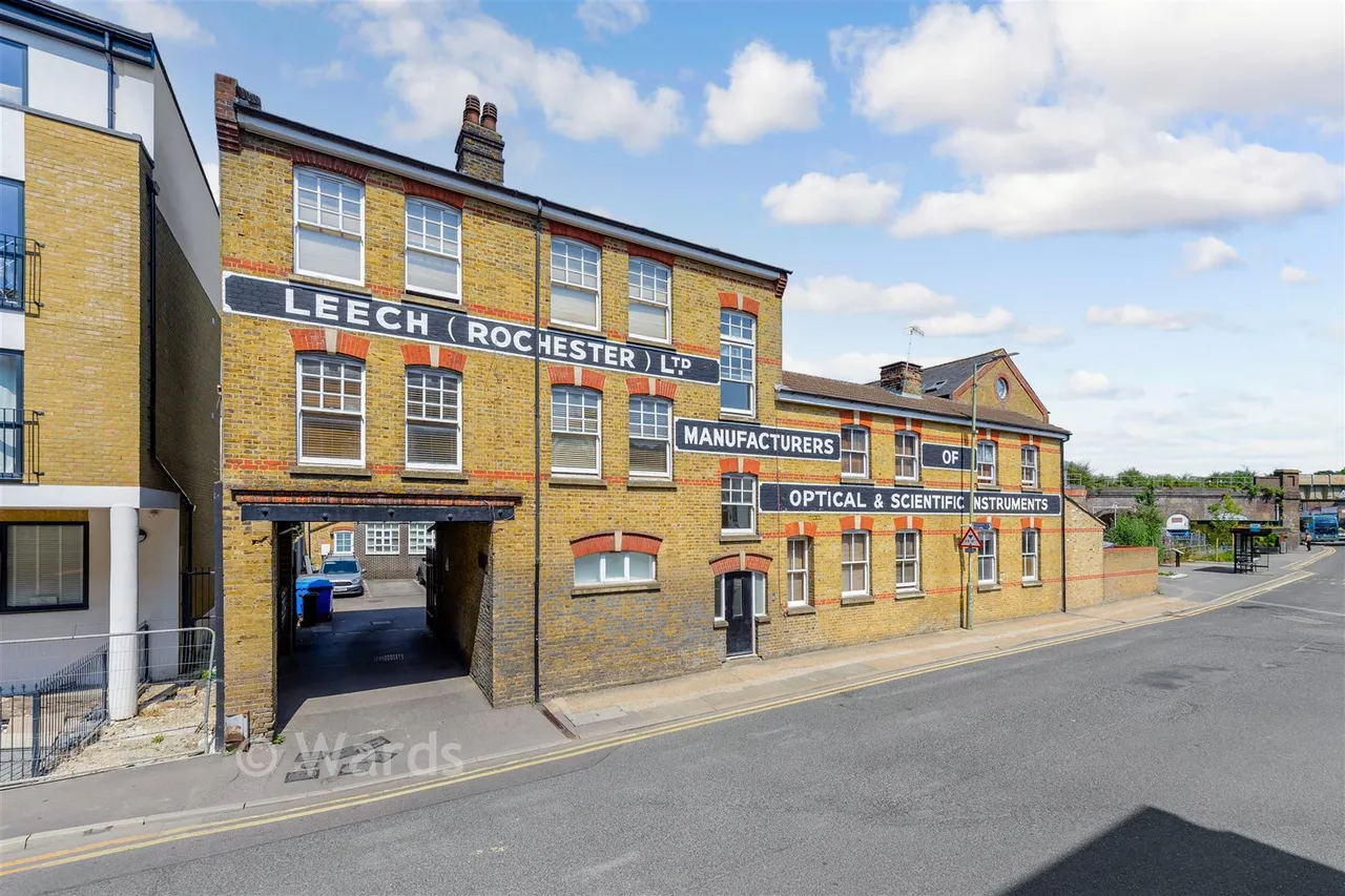 2 bed flat for sale, High Street, Rochester, ME1