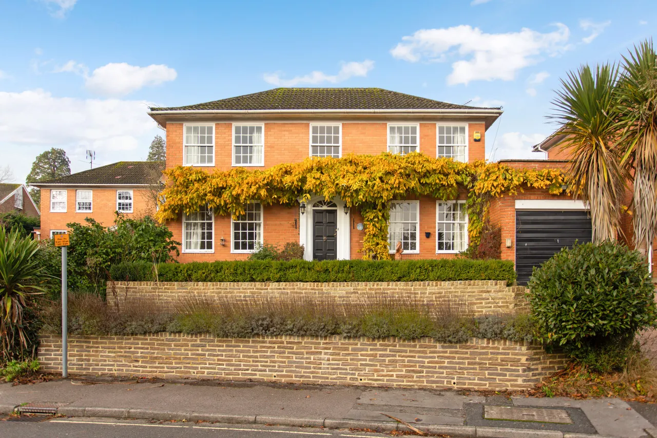 4 bed house for sale — Fairford Close, Haywards Heath, RH16