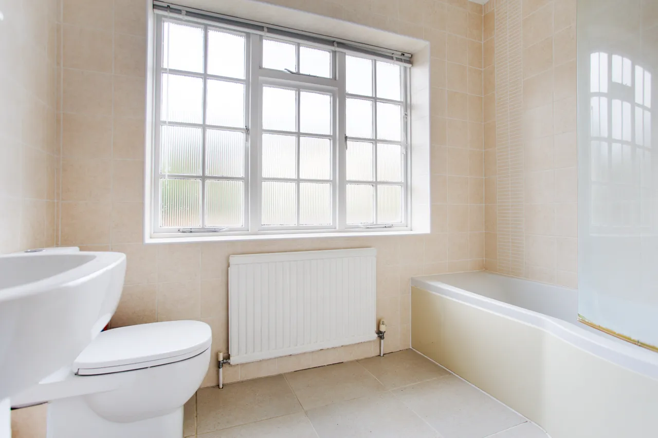 Fairford Close, Haywards Heath, RH16, photo 9