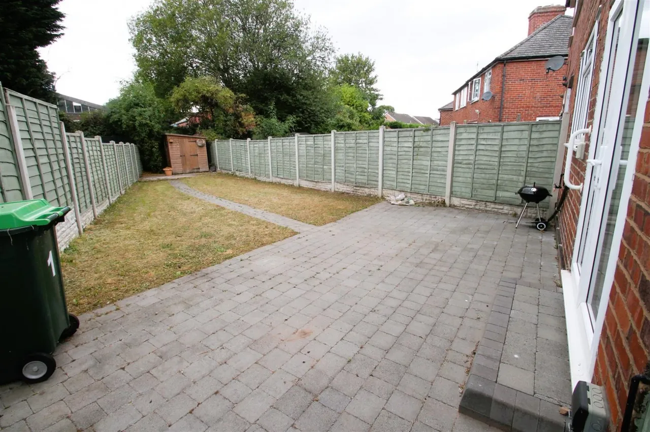 Greenfield Avenue, photo 10