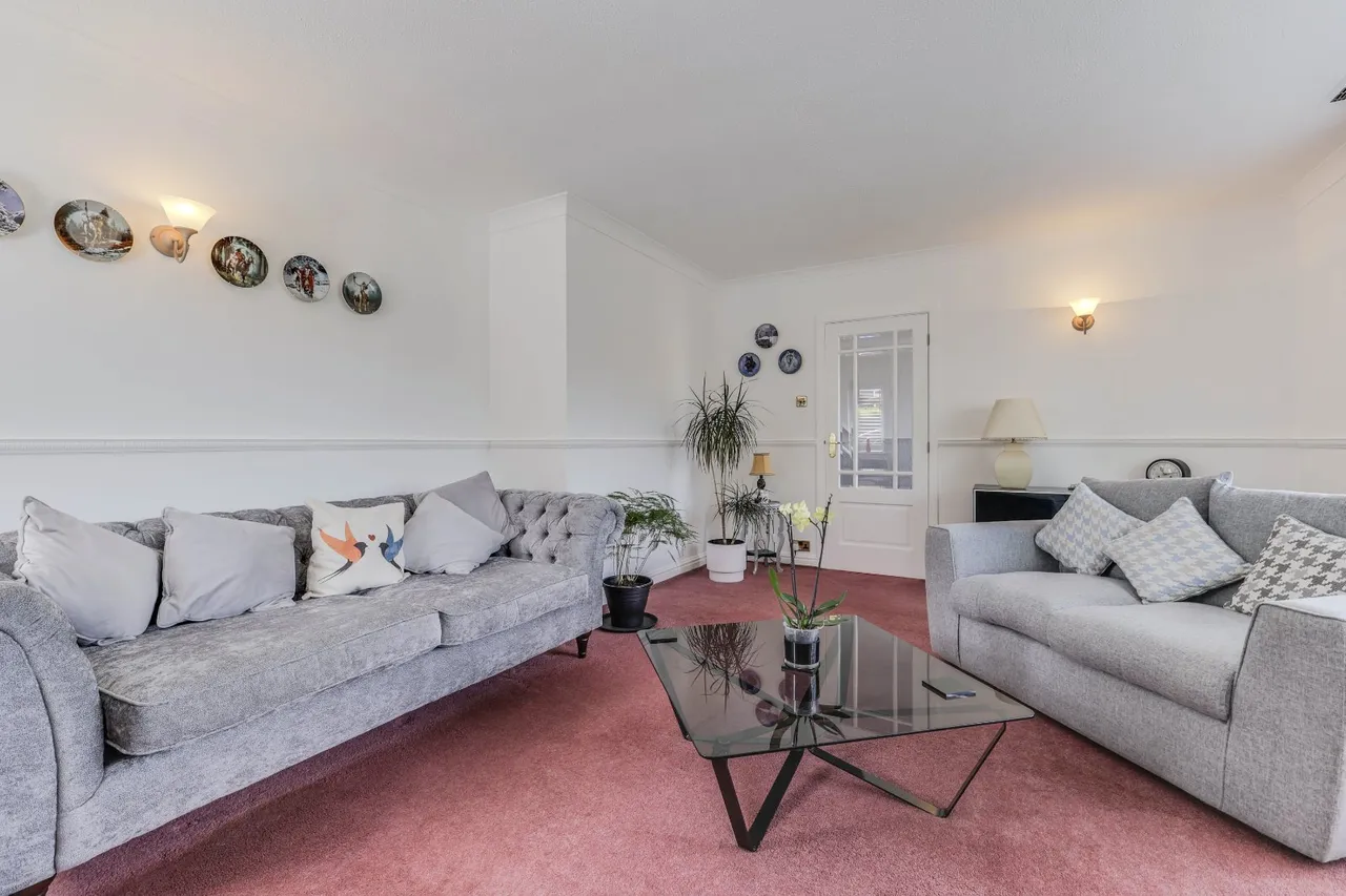 Foxholes Crescent, Calverley, LS28, photo 3